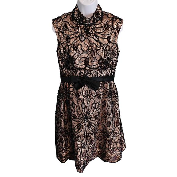 Vintage Embroidered Lace Dress with Scalloped Hem Size Small - Picture 1 of 8